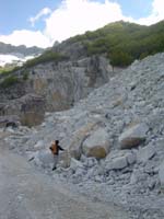 Marble horror picture show: stones in Apuane